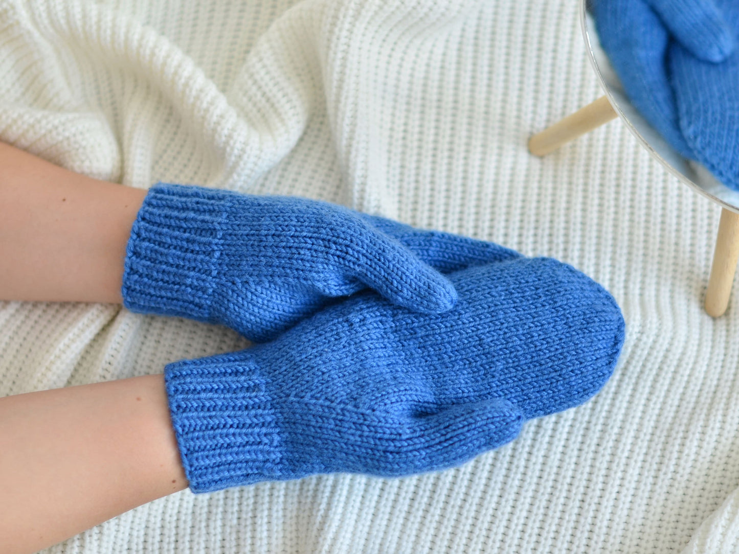 Warm Women's Mitten Knitting Pattern