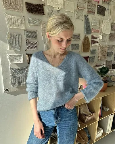 Classy Woman Light Pullover Knitting Pattern
