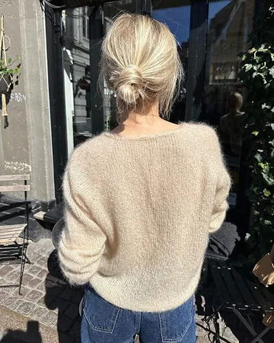 Classy Woman Light Pullover Knitting Pattern