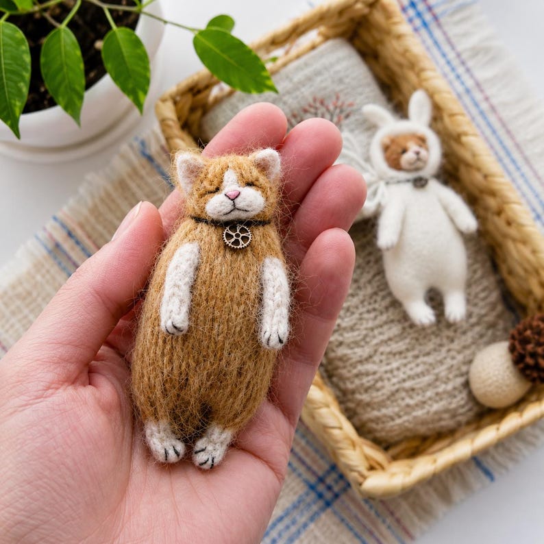 Little Kitten in Bunny Suit Knitting Pattern — Source view 1