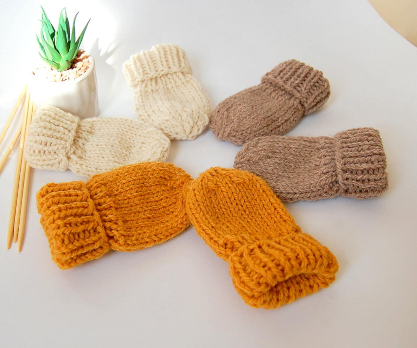 Thumbless Newborn Mittens Knitting Pattern