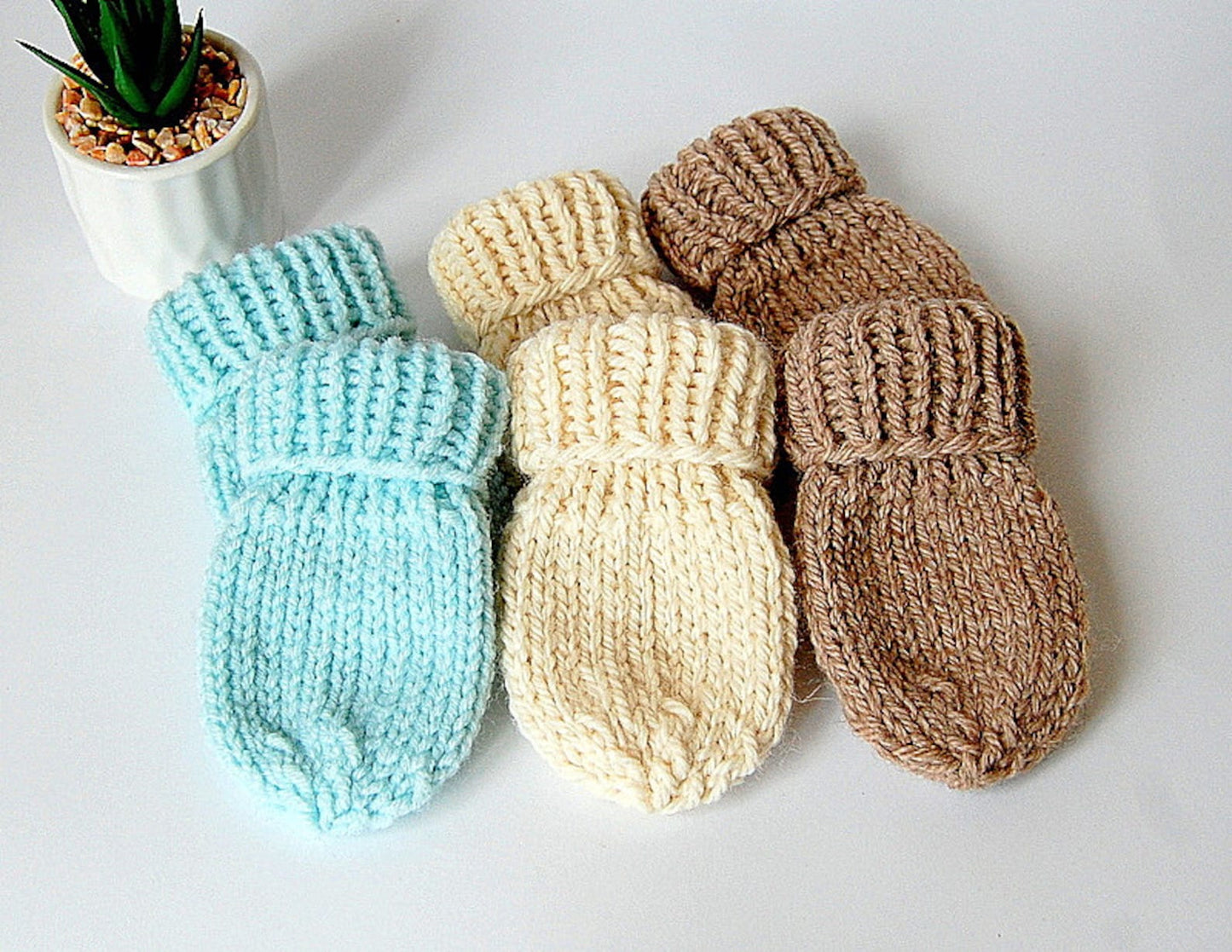 Thumbless Newborn Mittens Knitting Pattern