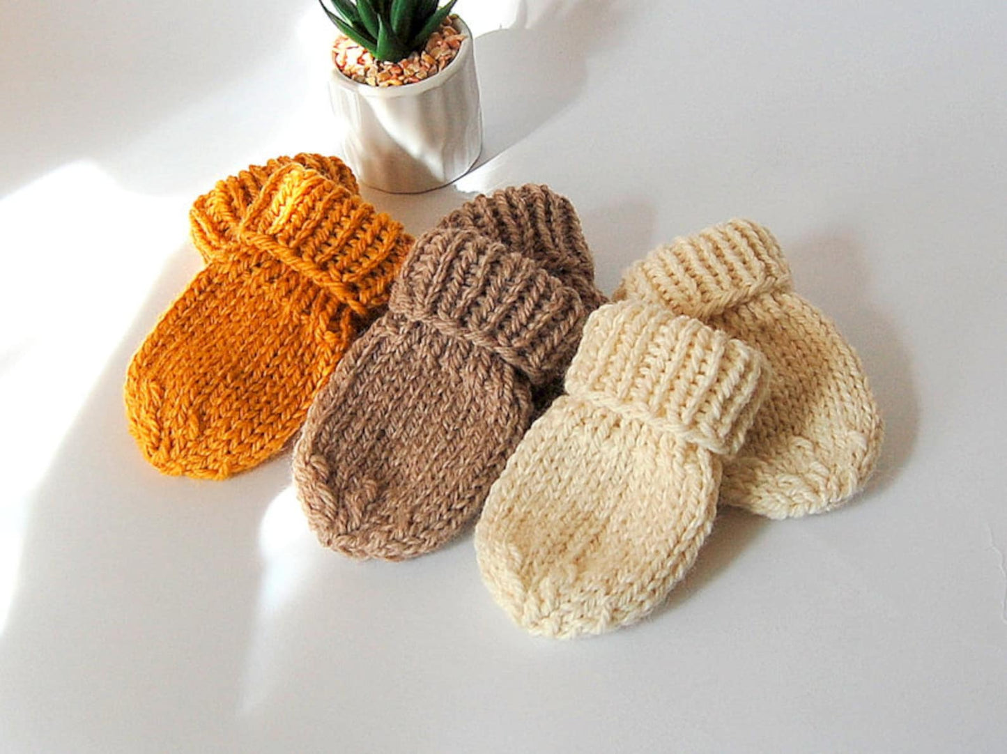 Thumbless Newborn Mittens Knitting Pattern