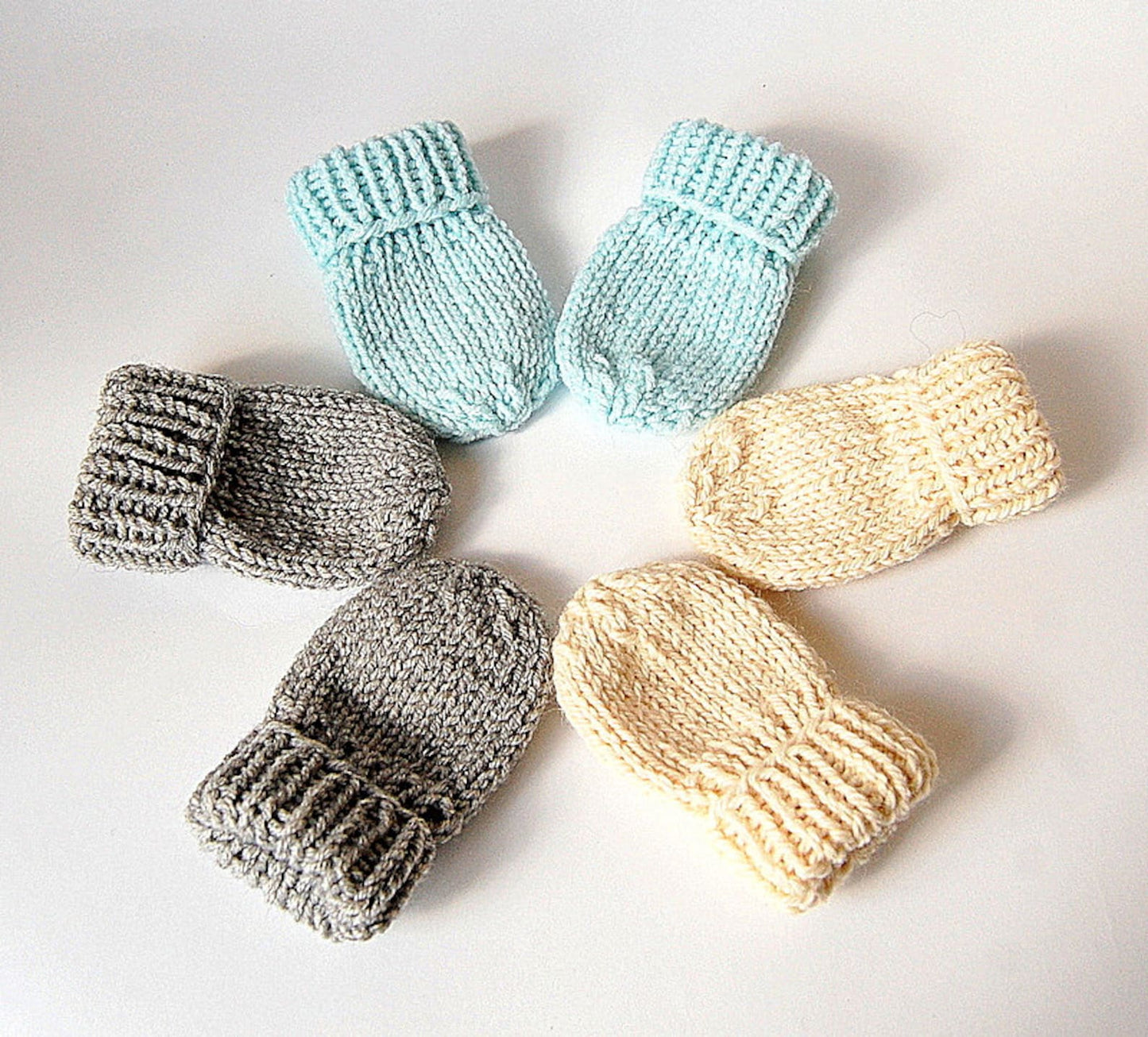 Thumbless Newborn Mittens Knitting Pattern