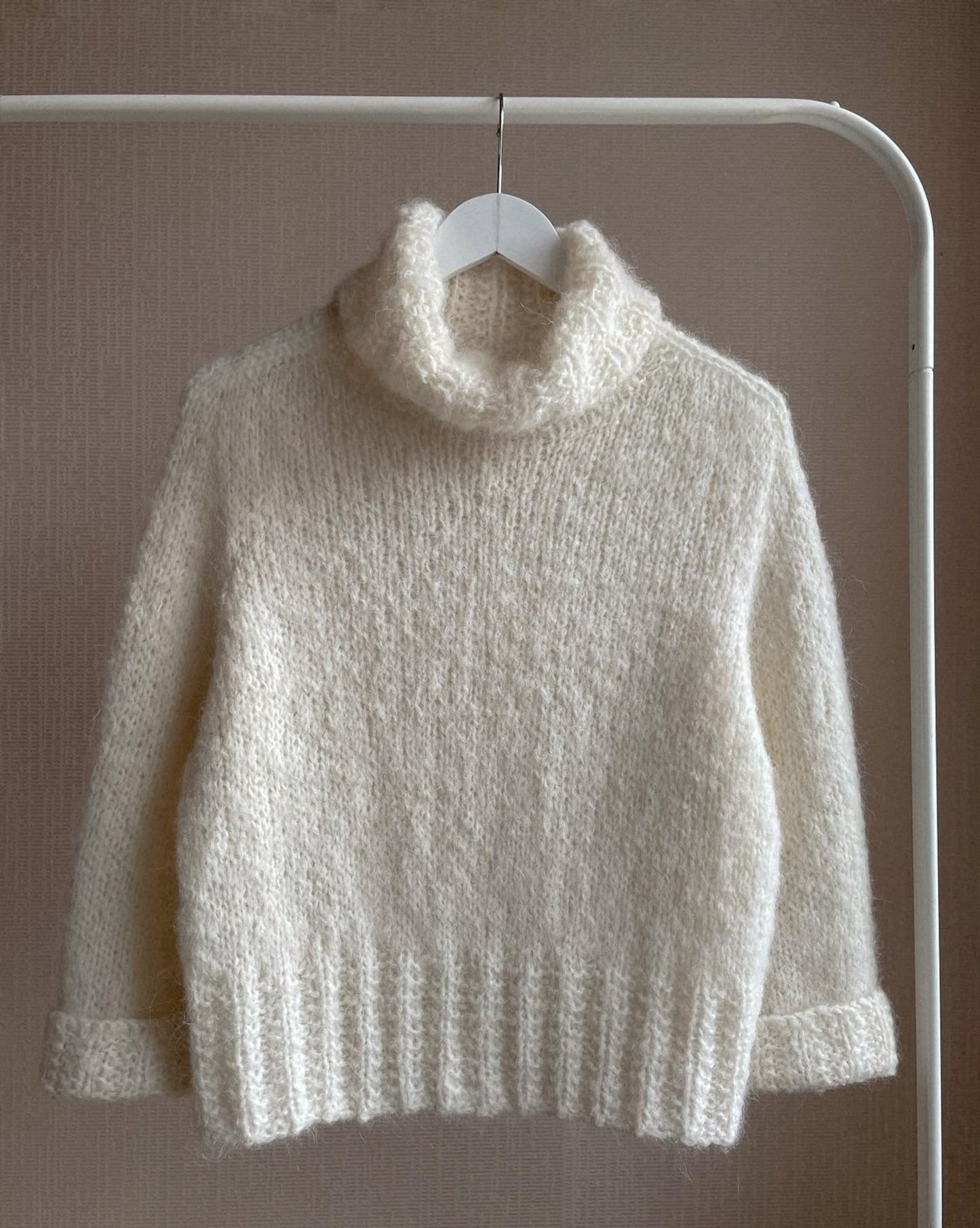 Fashionable Chunky Neckline Sweater Knitting Pattern