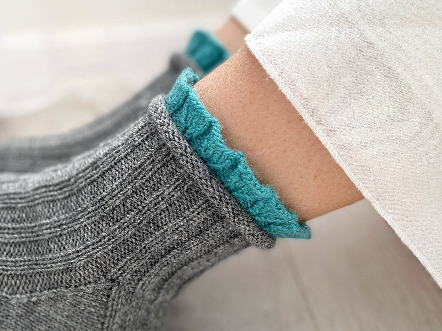 Comfy Ruffled Socks Knitting Pattern