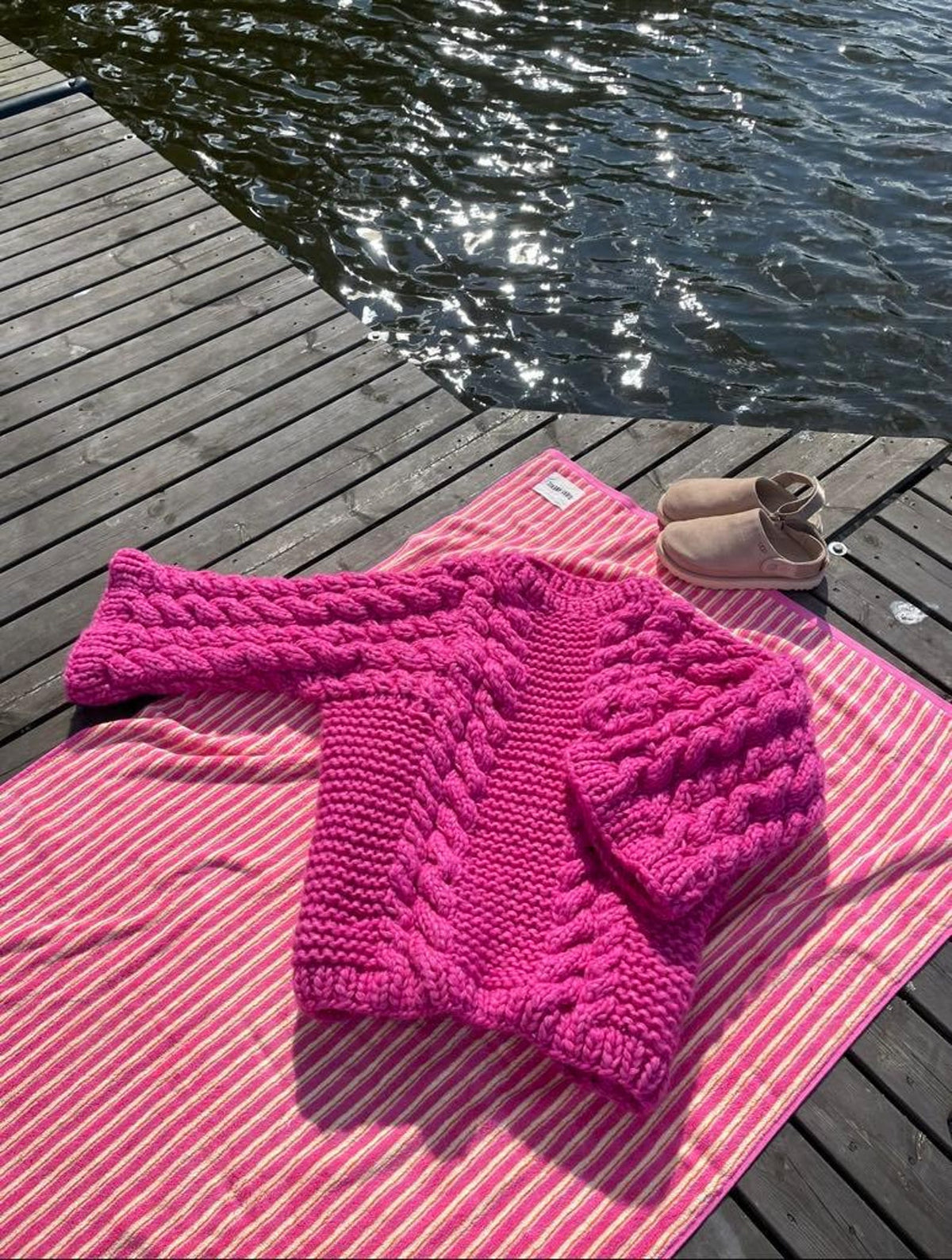 Big Comfy Weekend Cable Jumper Knitting Pattern — view 11