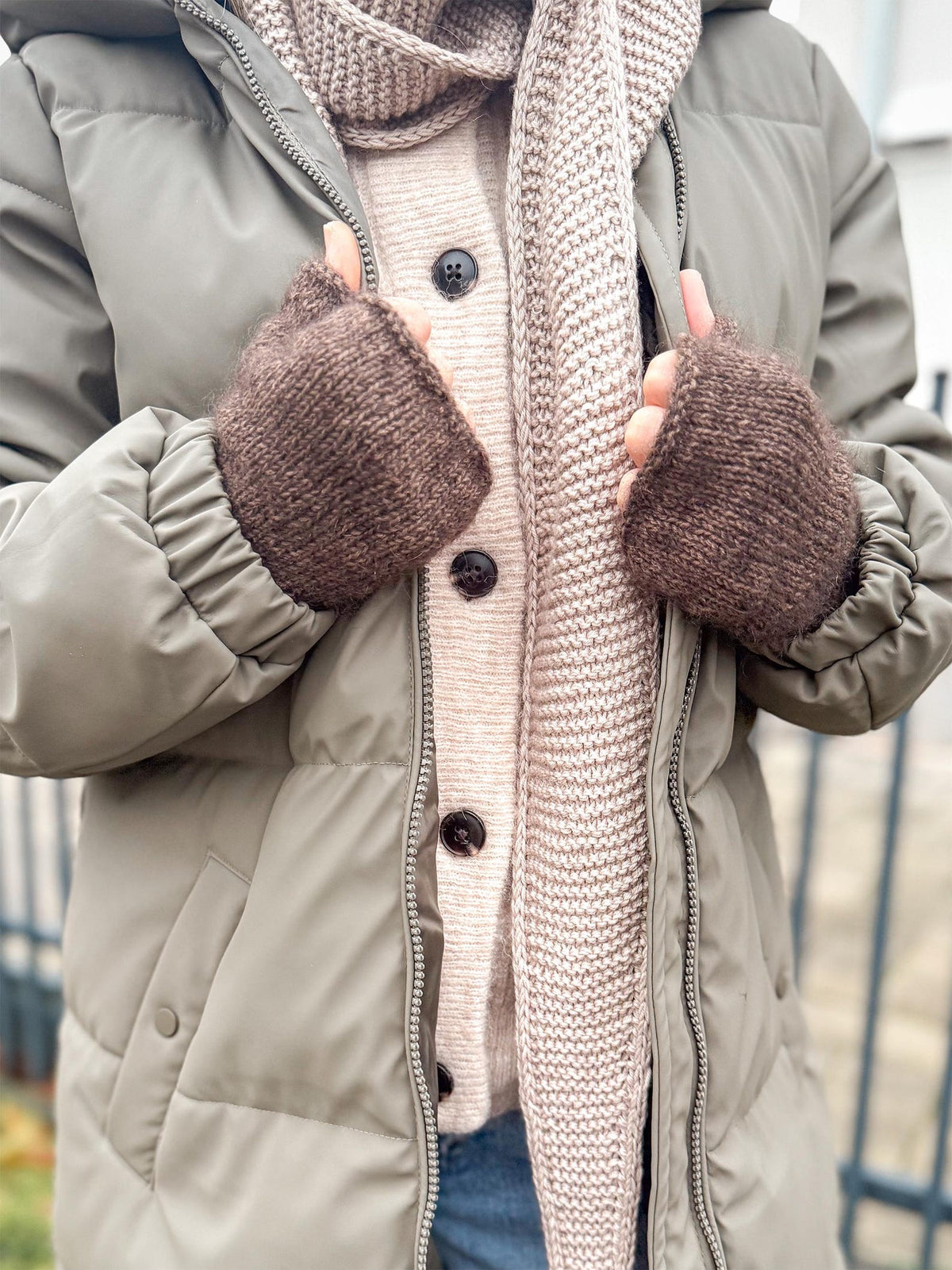 Warm Hands No Sew Fingerless Gloves Knitting Pattern — view 10