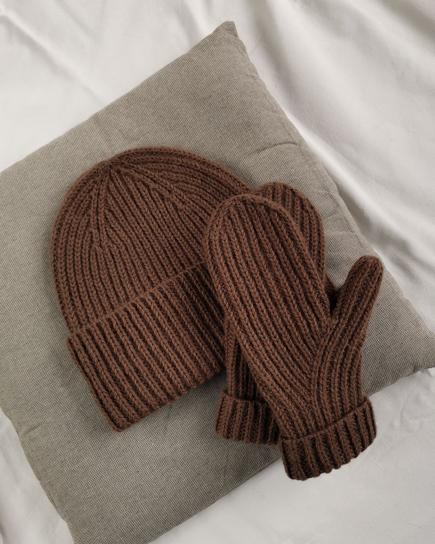 Adult Winter Mittens Knitting Pattern