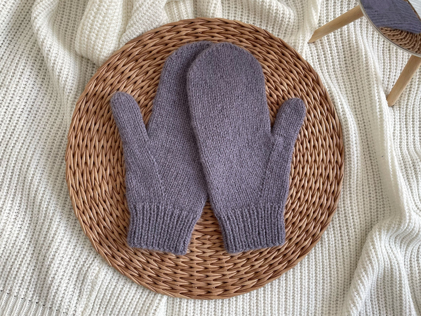 Warm Women's Mitten Knitting Pattern