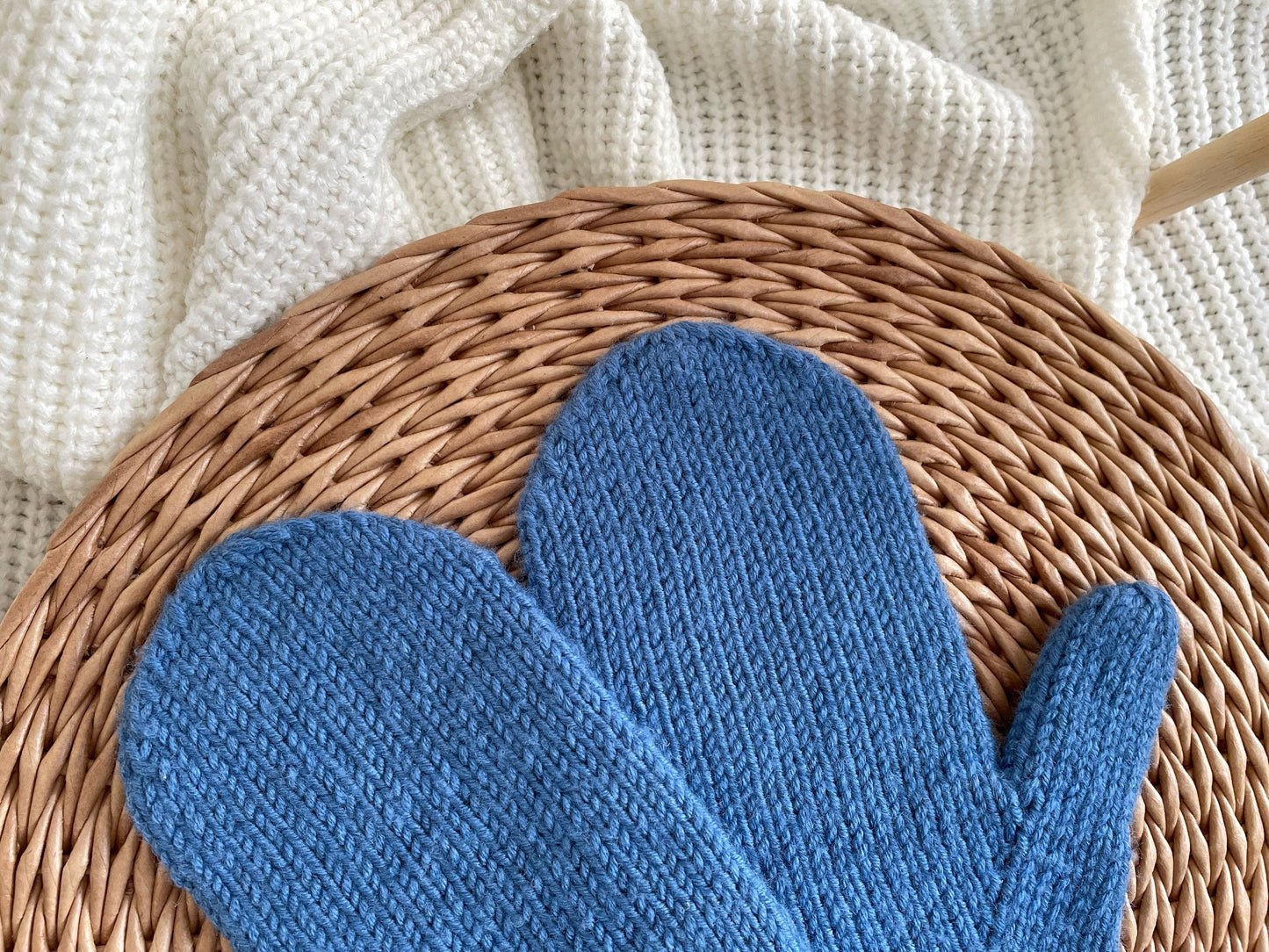 Warm Women's Mitten Knitting Pattern