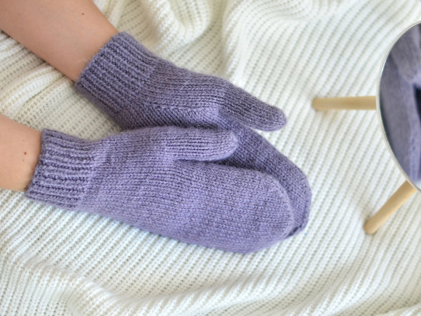 Warm Women's Mitten Knitting Pattern