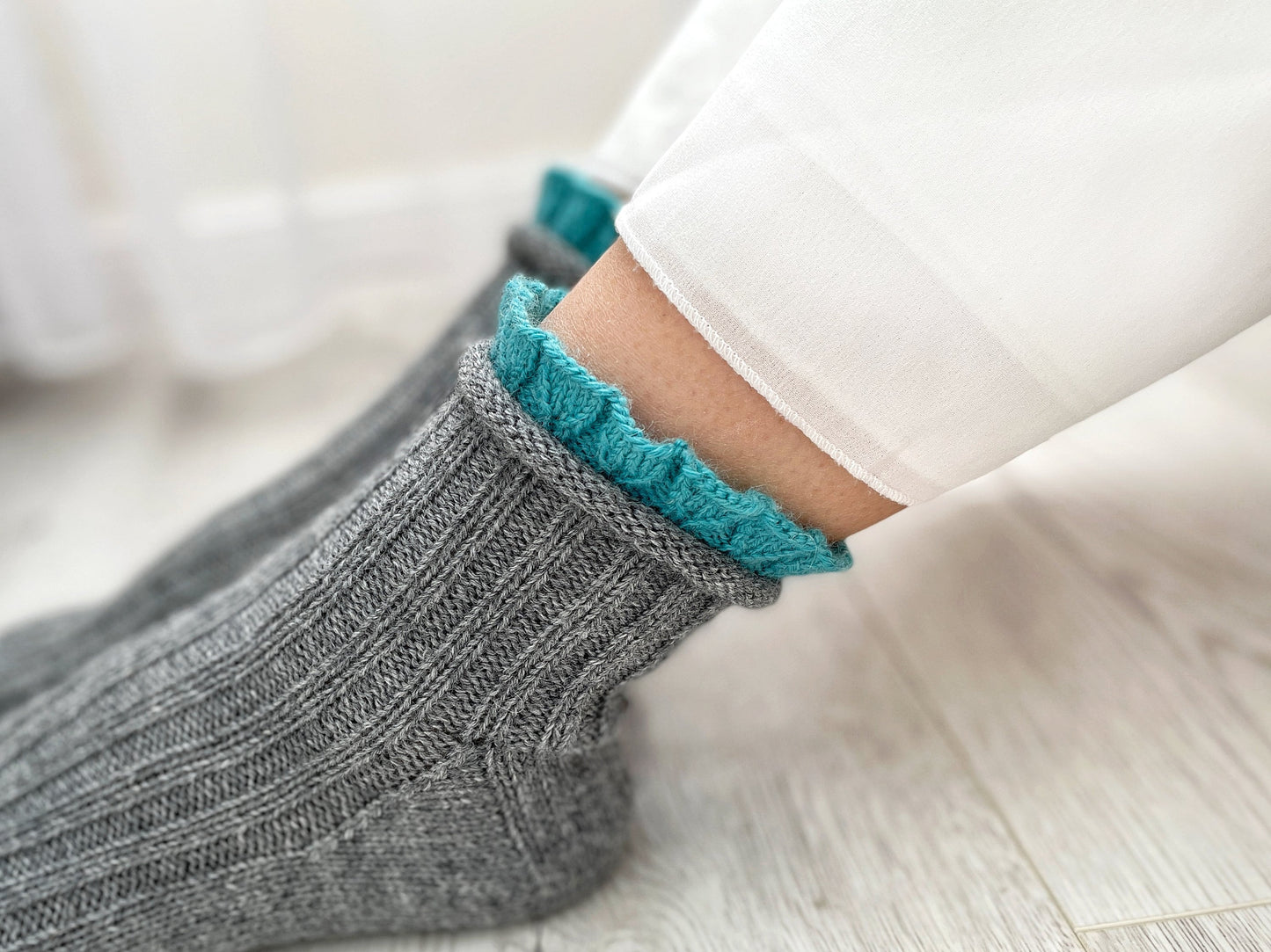 Comfy Ruffled Socks Knitting Pattern