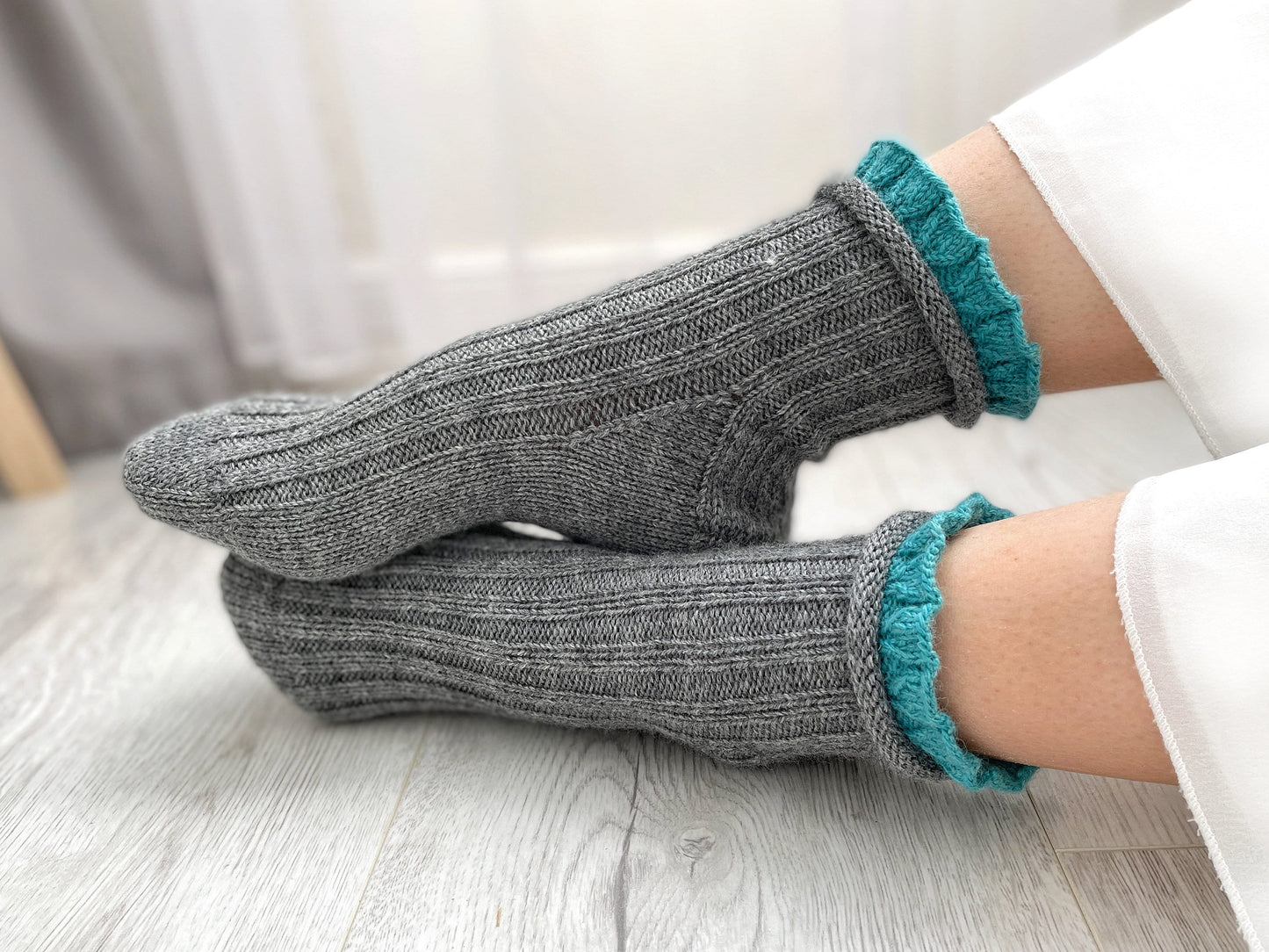 Comfy Ruffled Socks Knitting Pattern