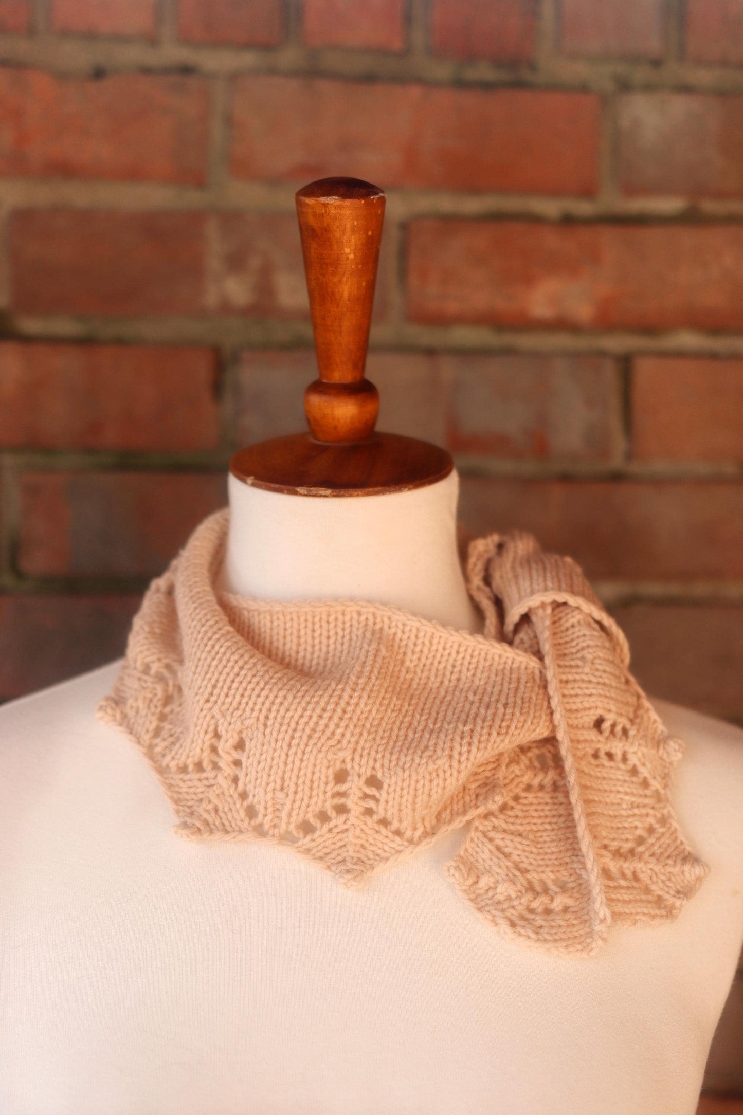 Chic Mini Lace Scarf Knitting Pattern