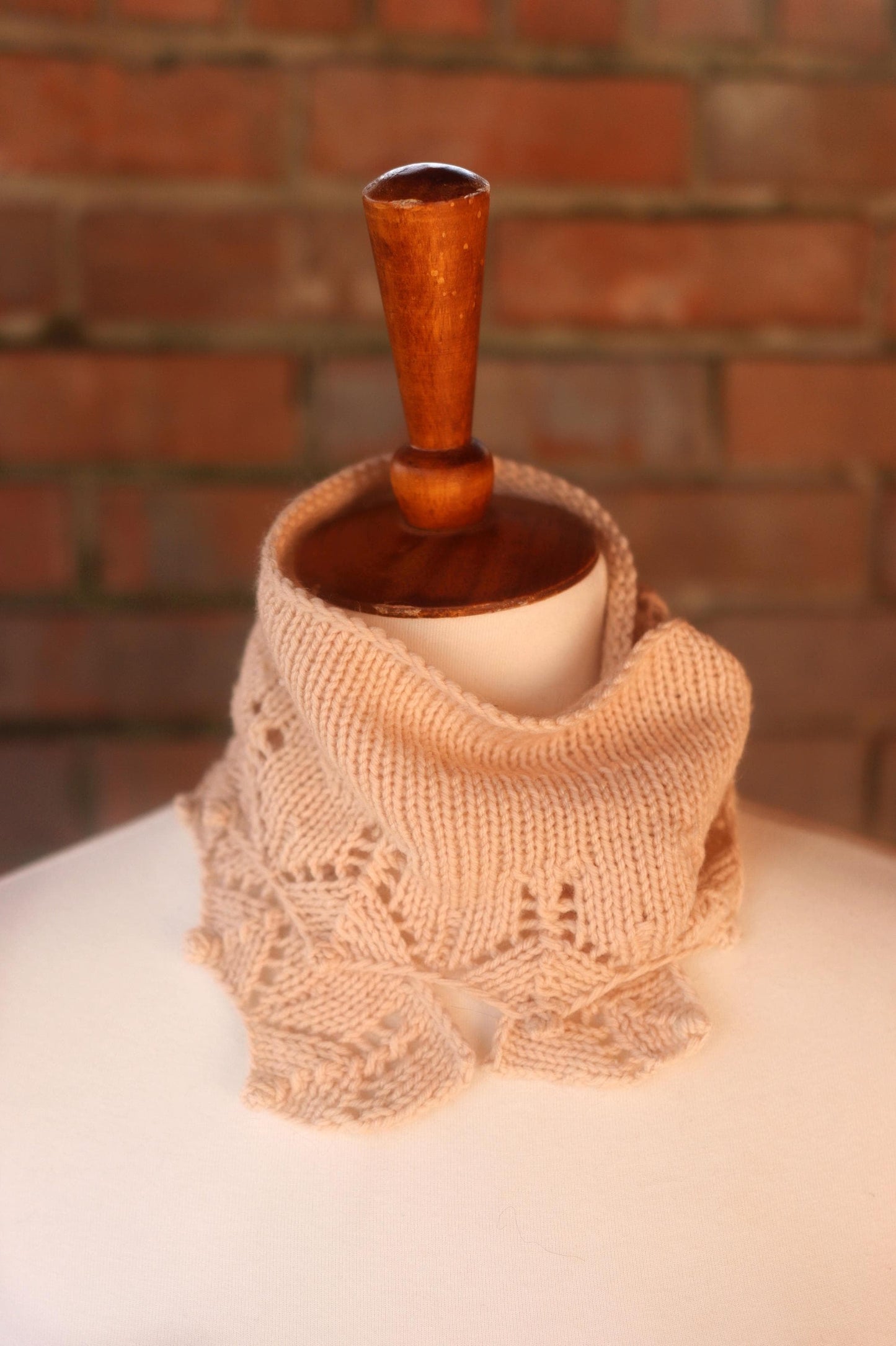 Chic Mini Lace Scarf Knitting Pattern