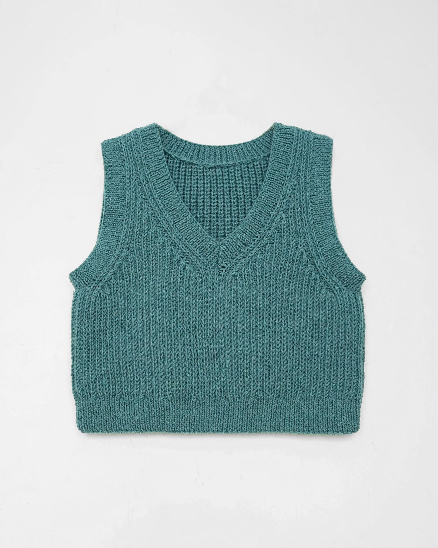 Modern Deep Neck Sleeveless Knitwear Knitting Pattern