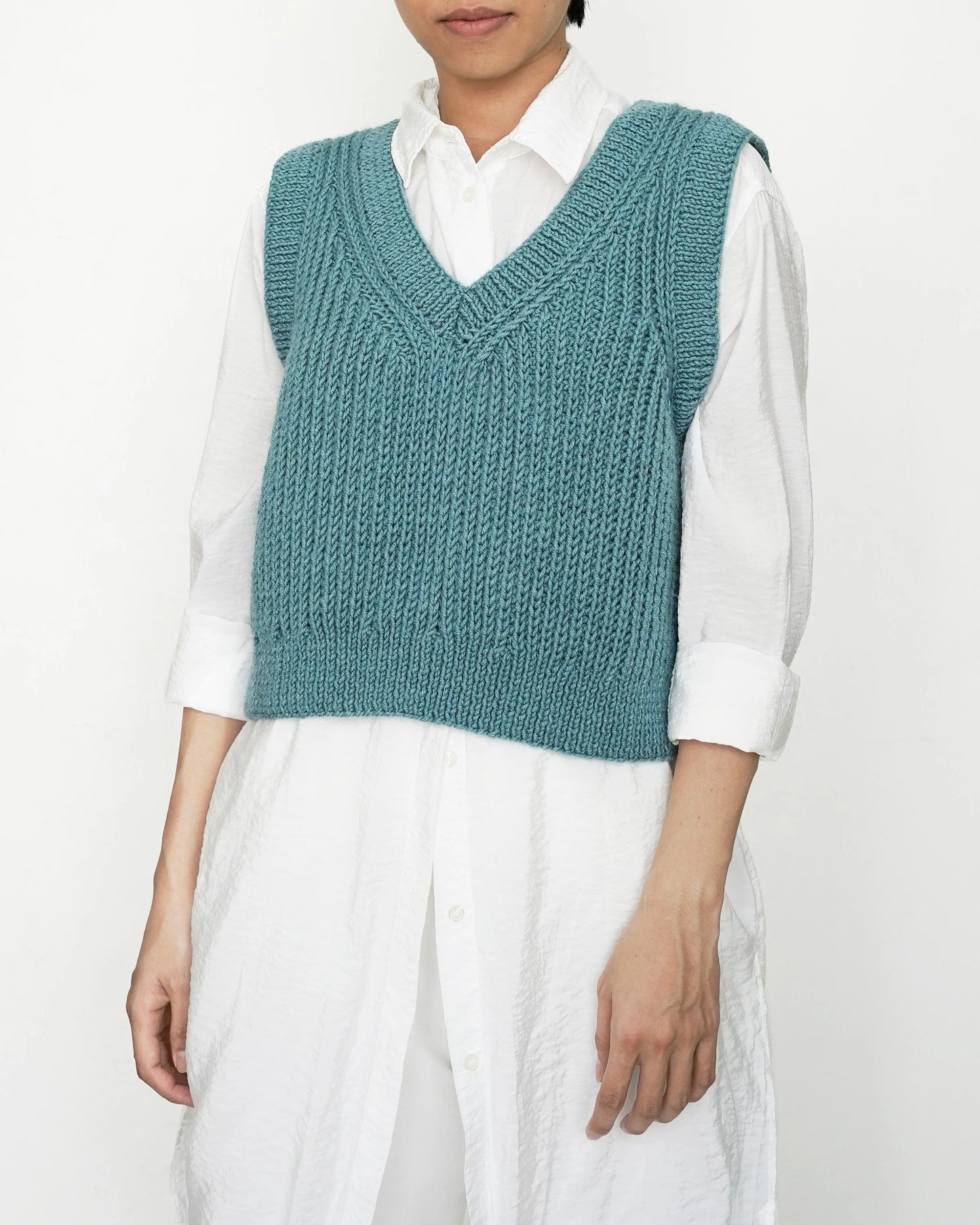 Modern Deep Neck Sleeveless Knitwear Knitting Pattern