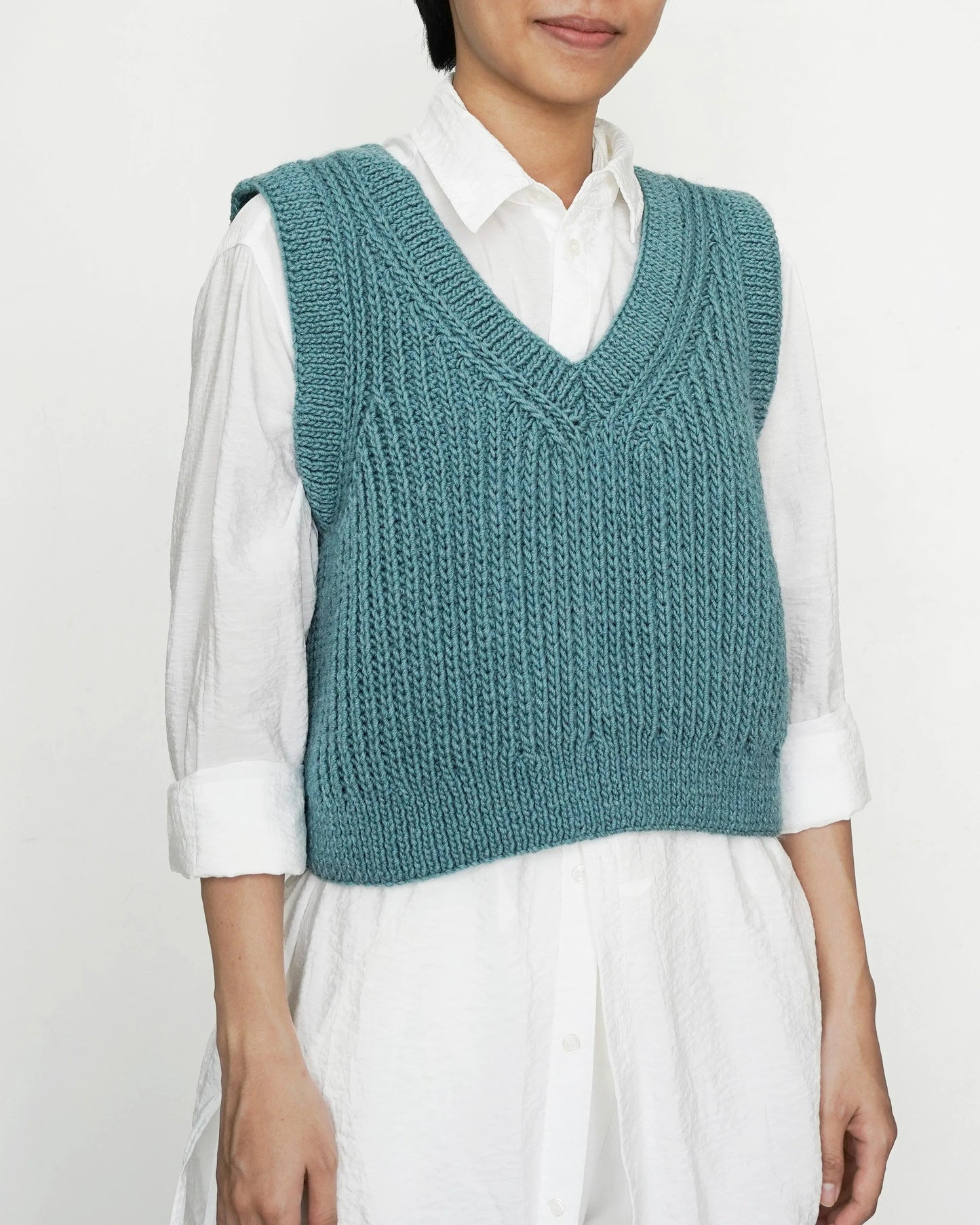 Modern Deep Neck Sleeveless Knitwear Knitting Pattern