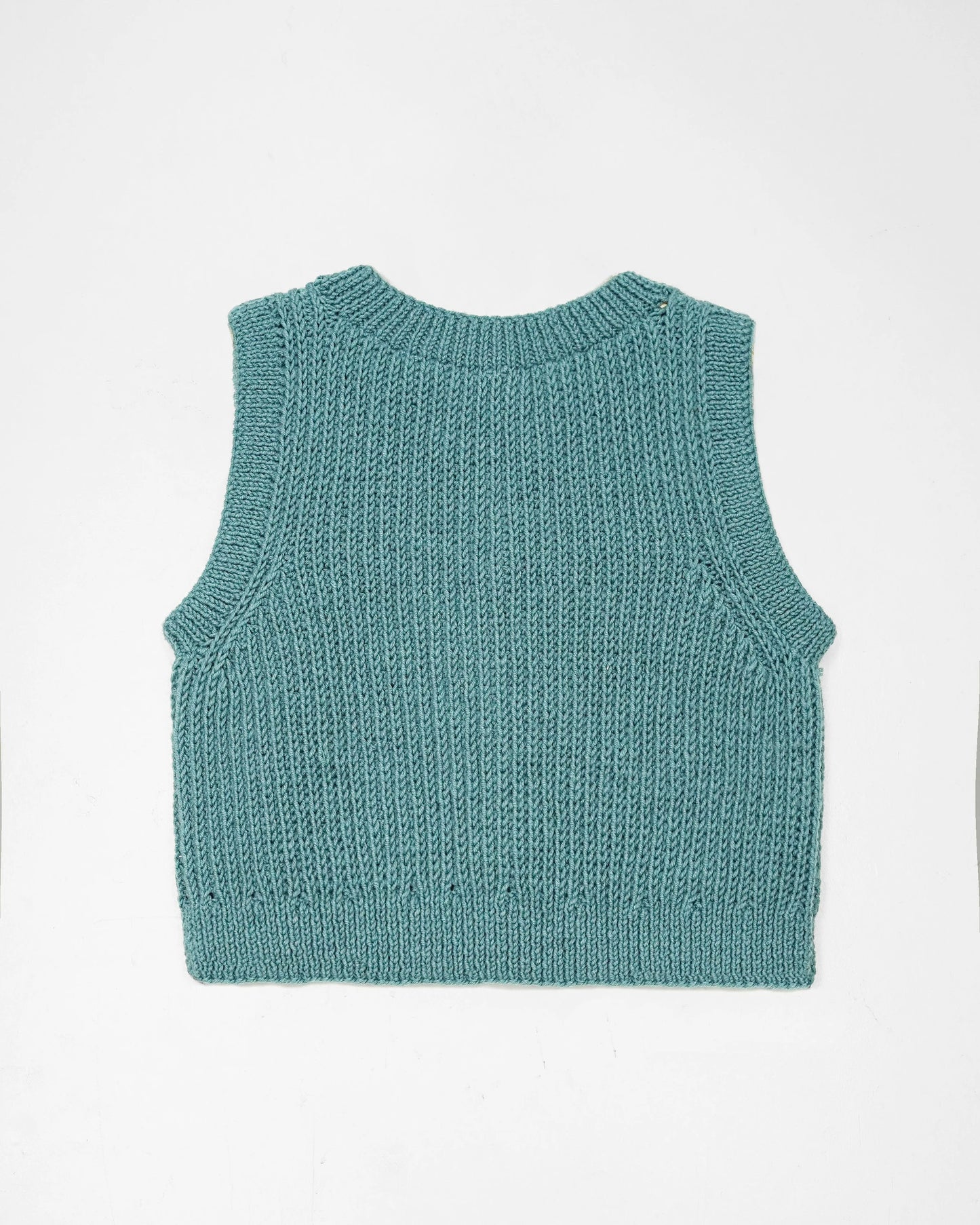 Modern Deep Neck Sleeveless Knitwear Knitting Pattern