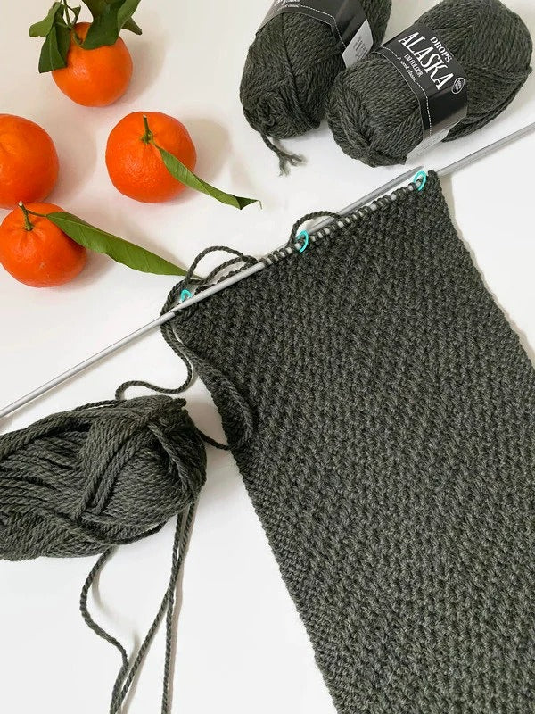 Classic Scaled Texture Scarf Knitting Pattern