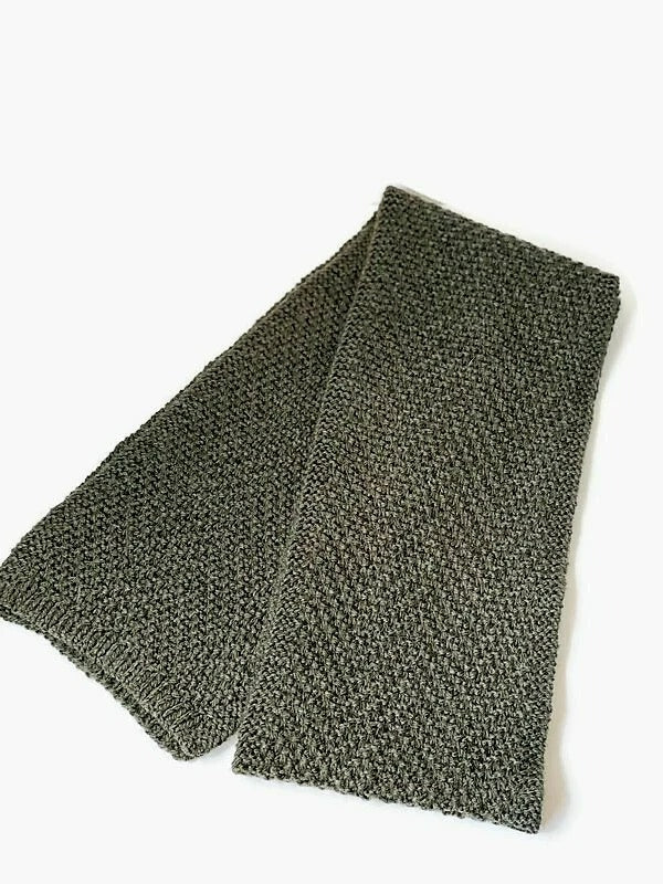 Classic Scaled Texture Scarf Knitting Pattern