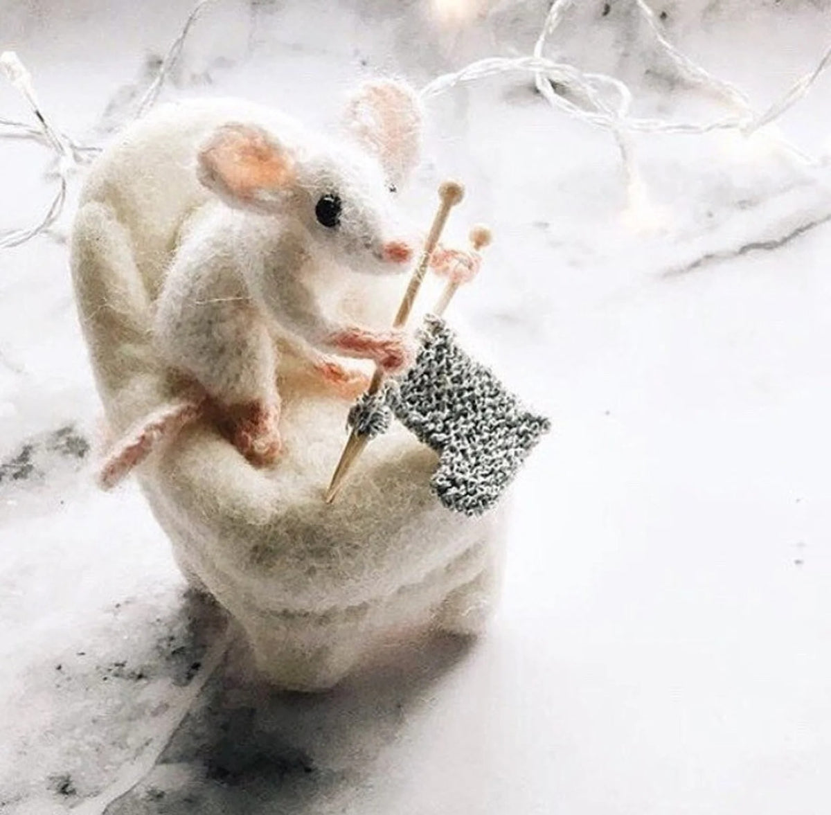 Little Snowy Mouse Knitting Pattern