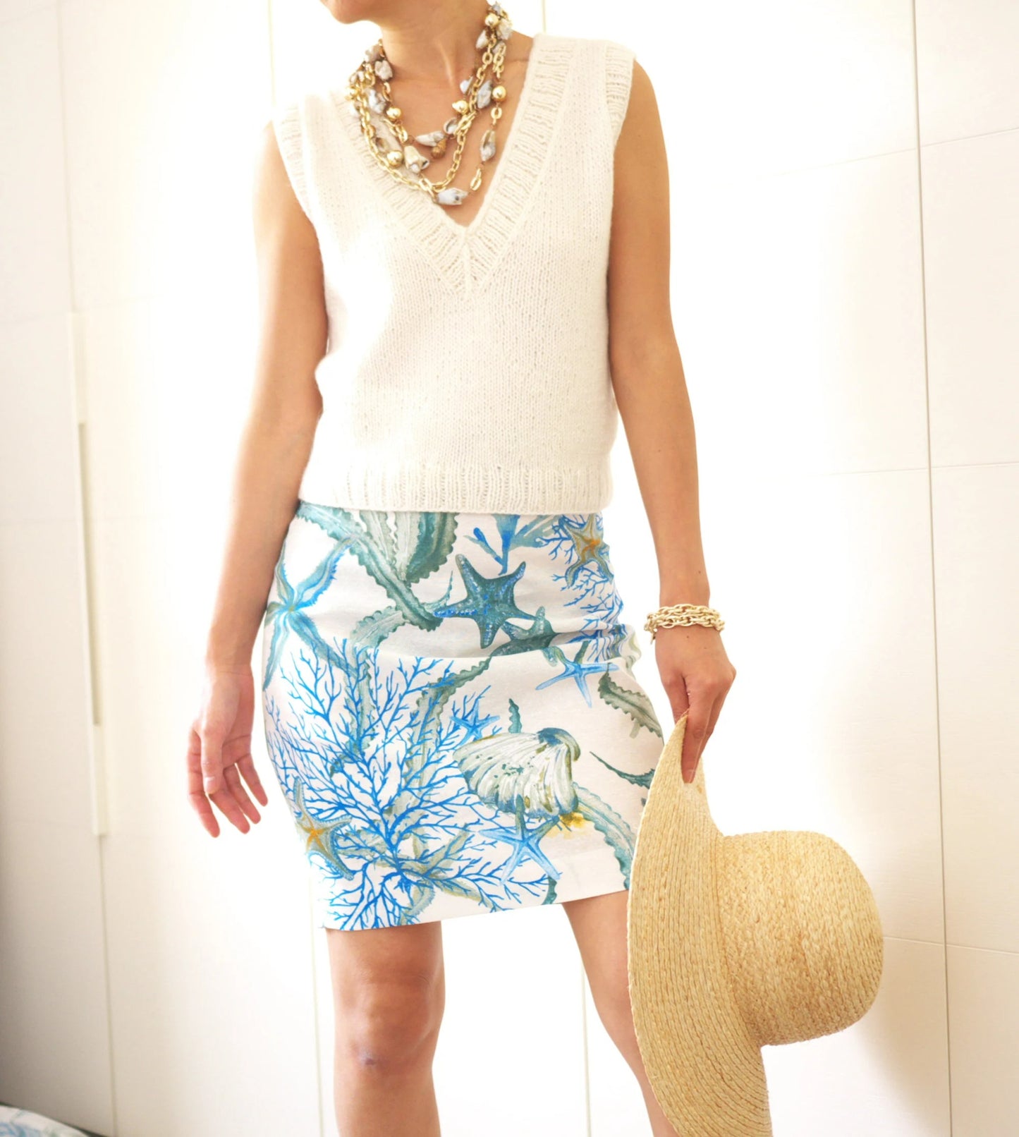 Modern Deep Neck Sleeveless Vest Knitting Pattern