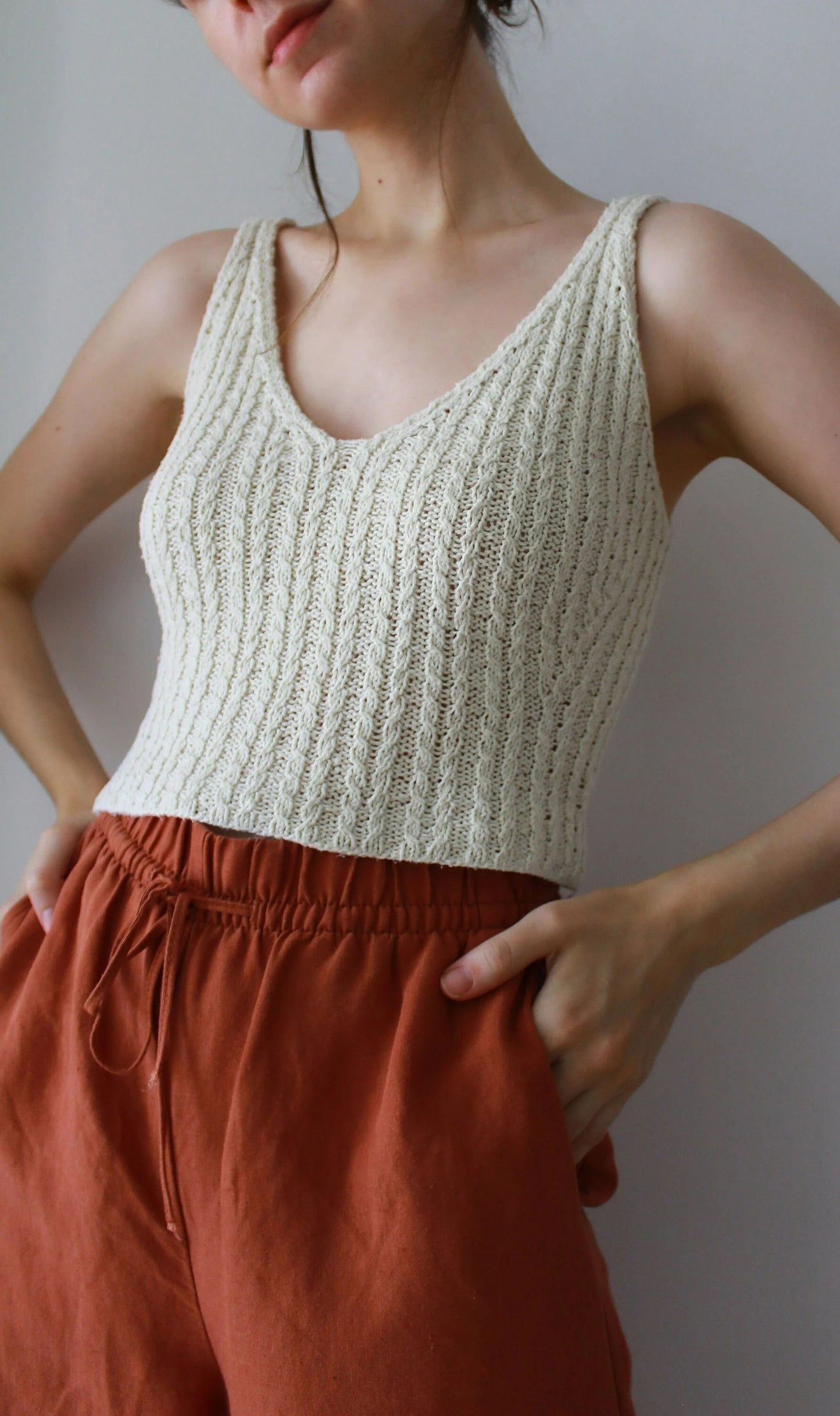 Modern Sleeveless Deep Neck Layer Knitting Pattern