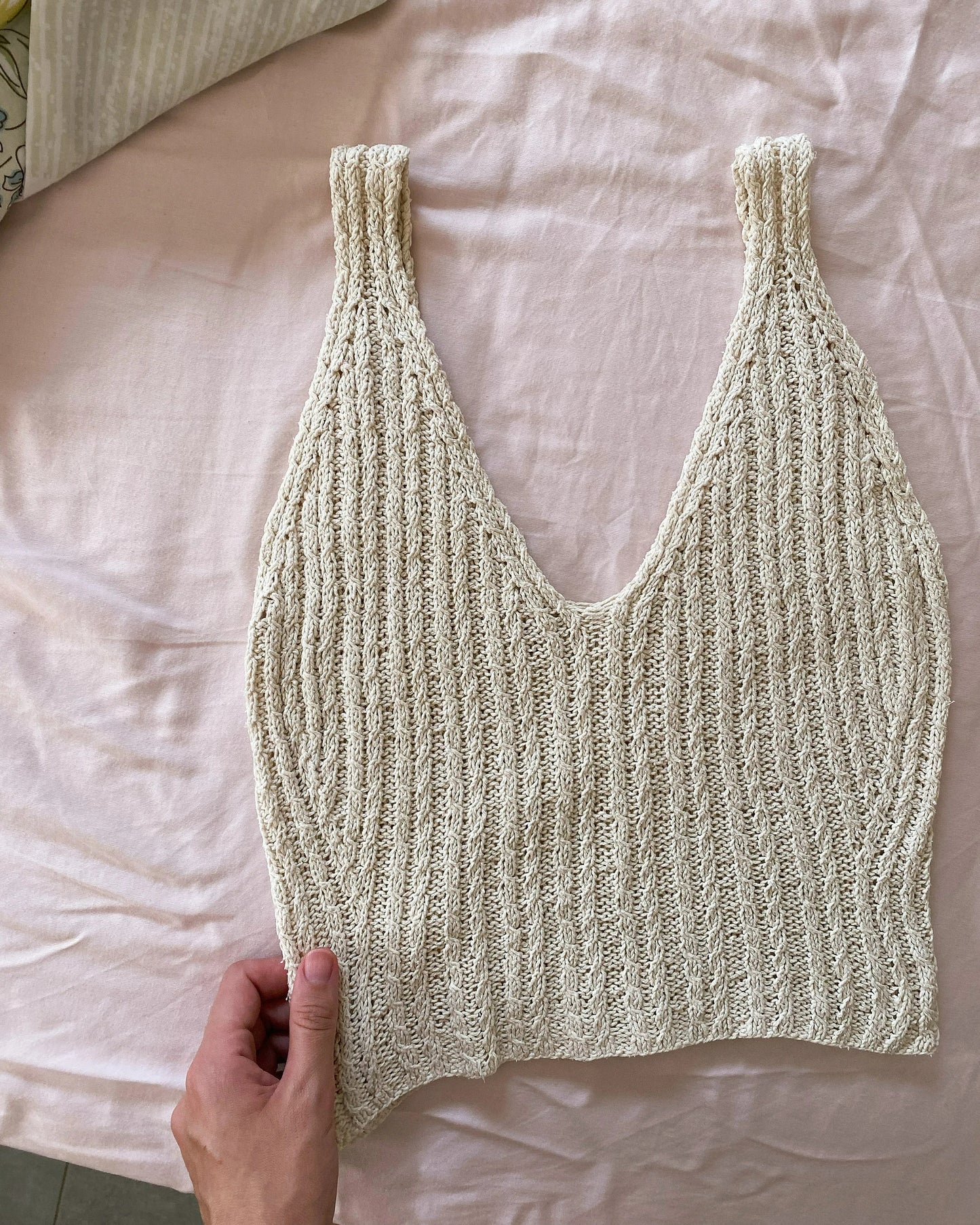 Modern Sleeveless Deep Neck Layer Knitting Pattern