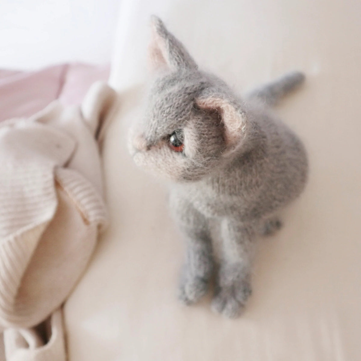 Sweet Calico Kitten Knitting Pattern