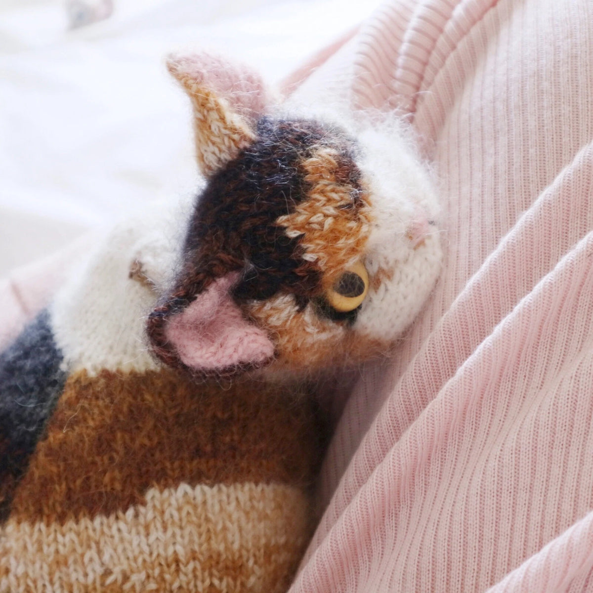 Sweet Calico Kitten Knitting Pattern