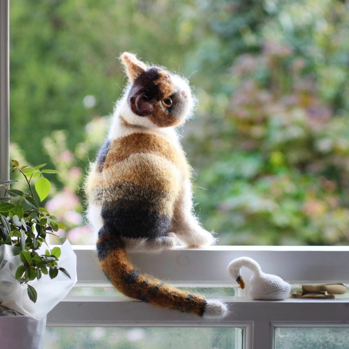 Sweet Calico Kitten Knitting Pattern