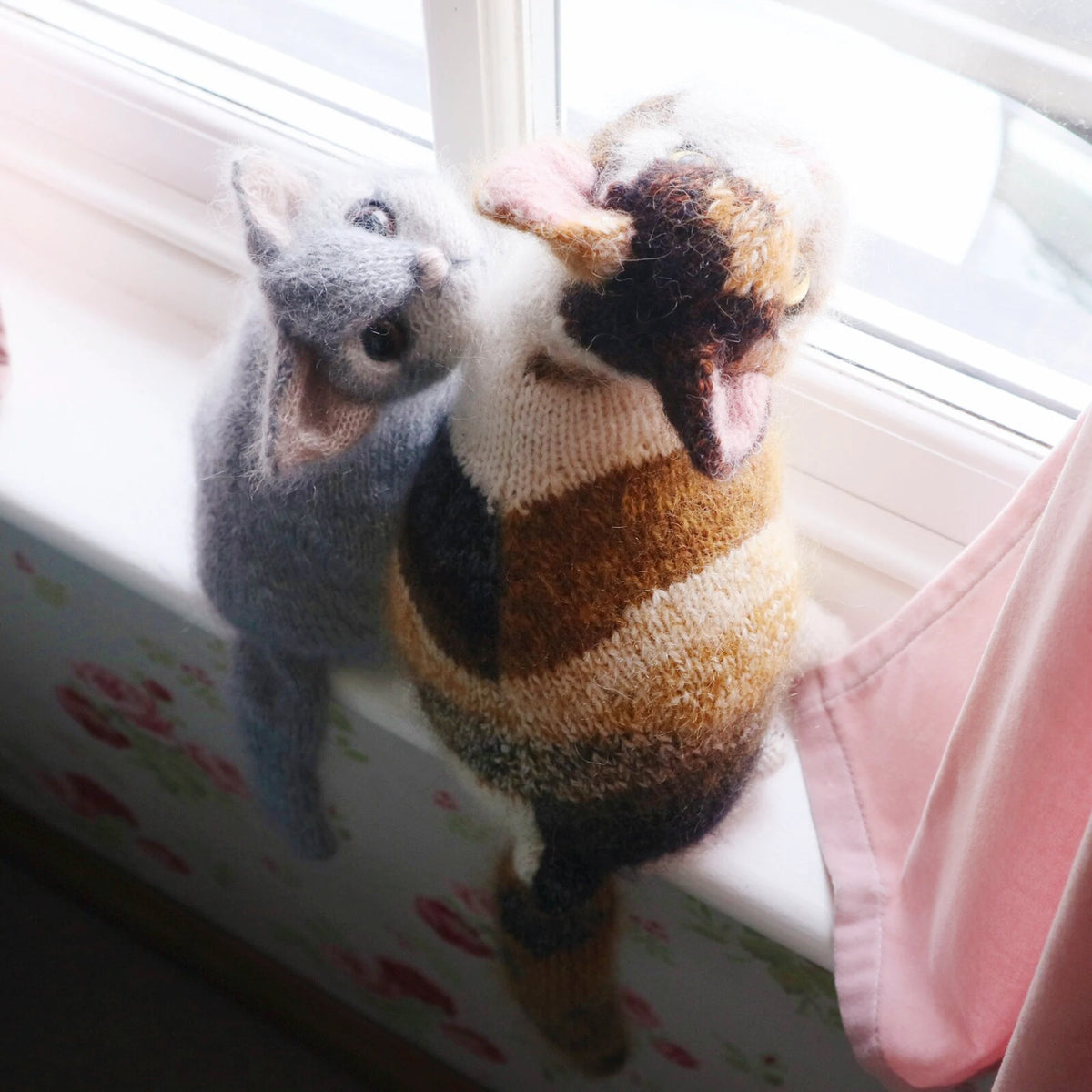 Sweet Calico Kitten Knitting Pattern