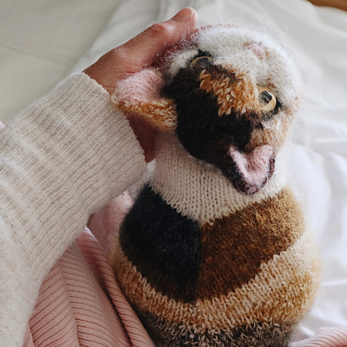 Sweet Calico Kitten Knitting Pattern