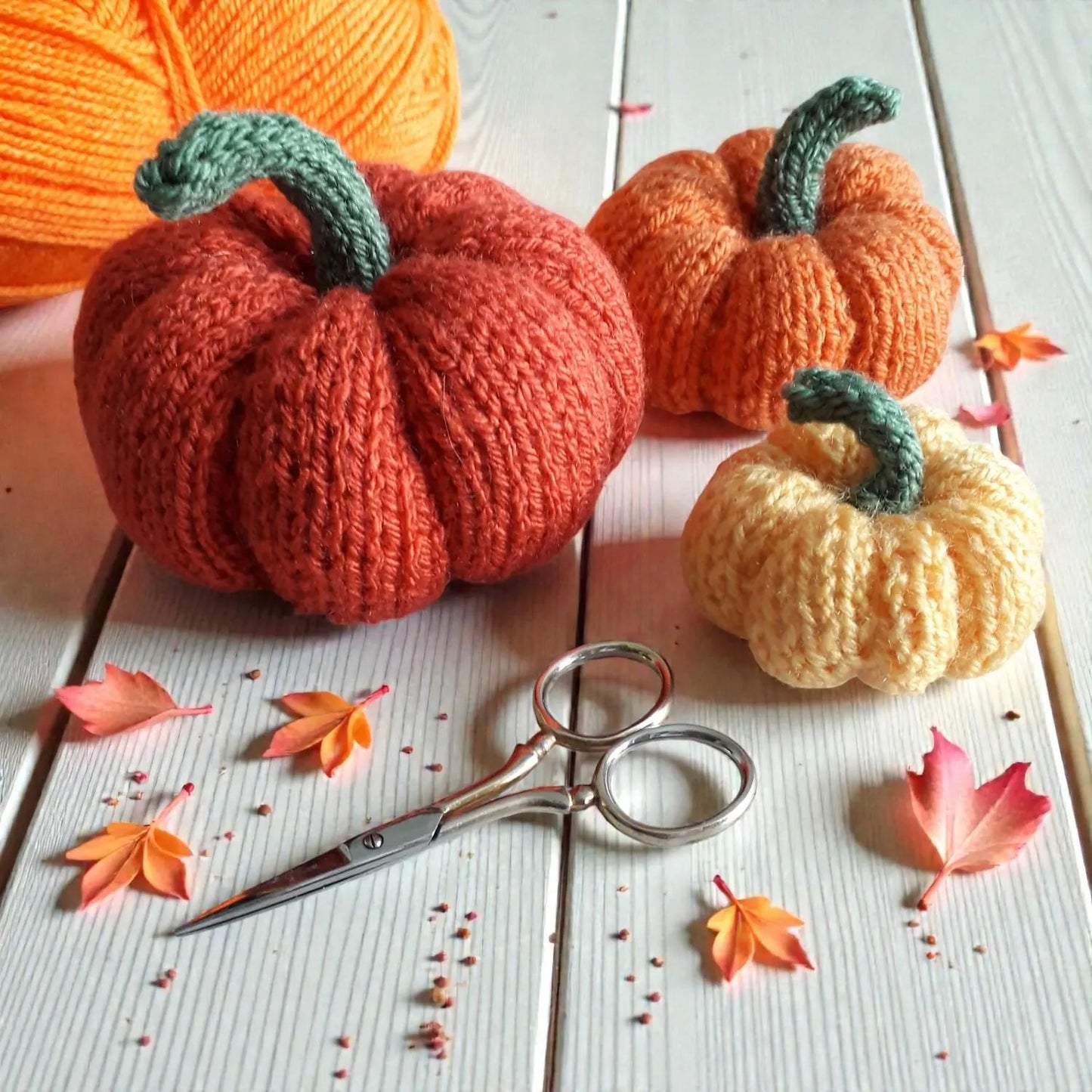 Easy Autumn Gourd Knitting Pattern