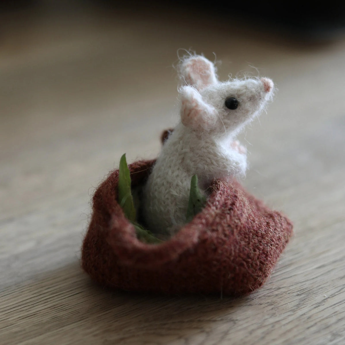 Little Snowy Mouse Knitting Pattern