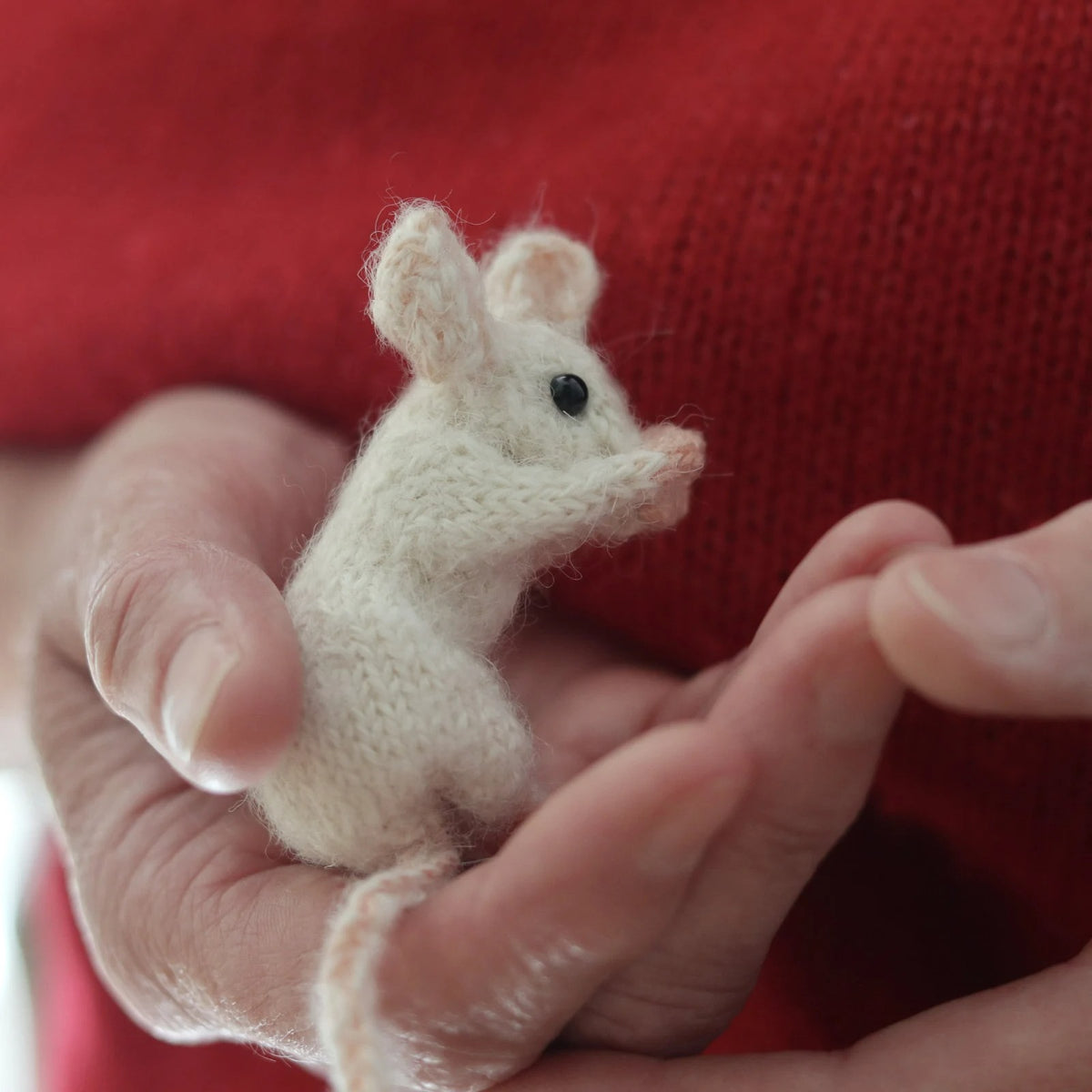 Little Snowy Mouse Knitting Pattern