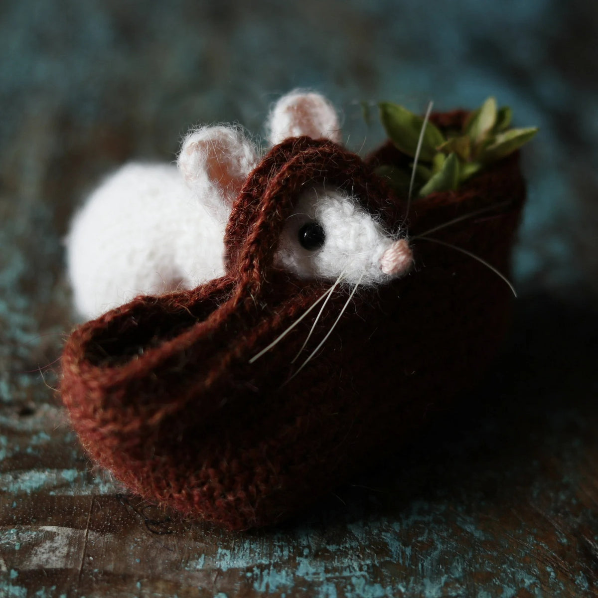 Little Snowy Mouse Knitting Pattern