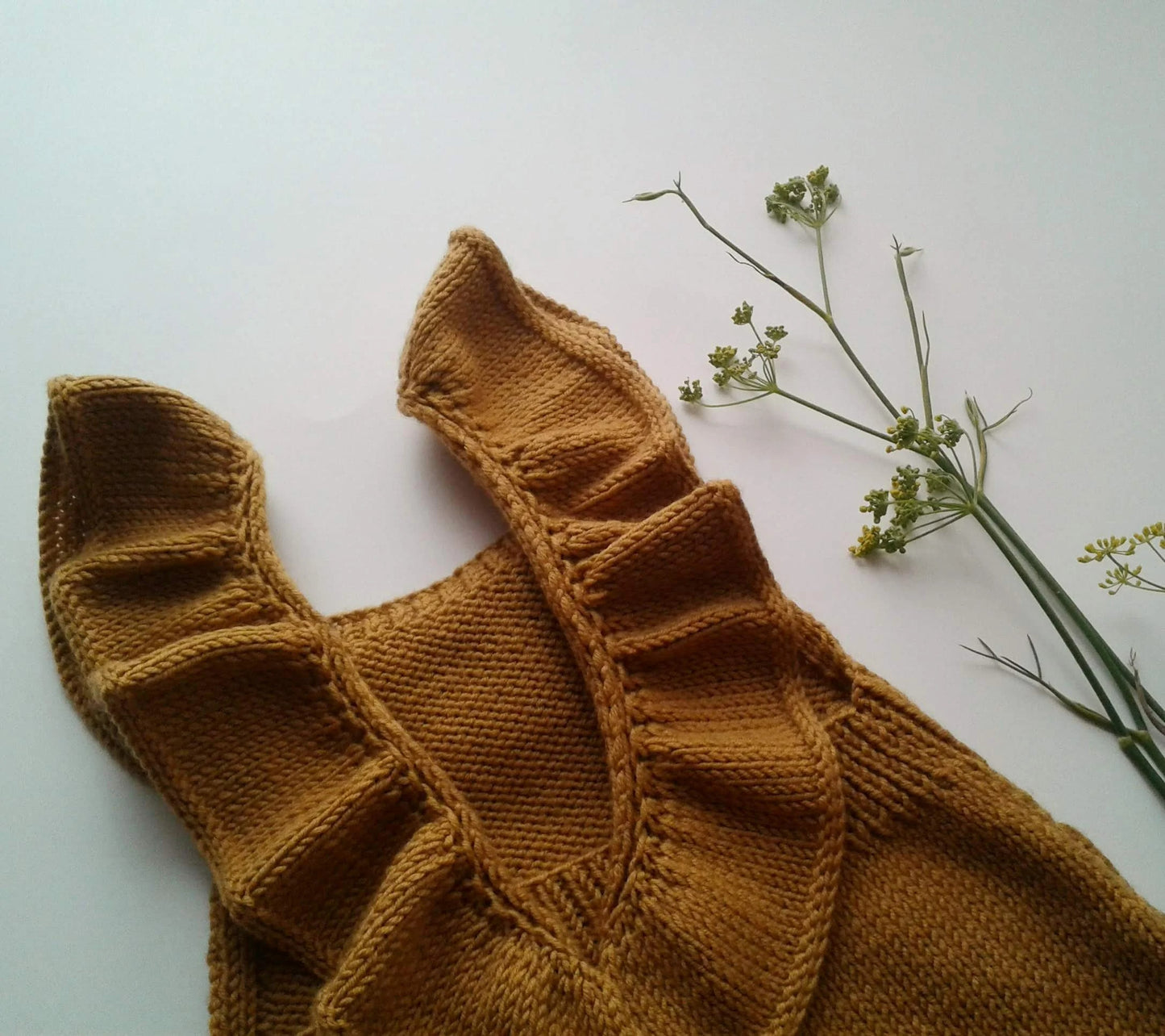 Cozy Autumn Baby Outfit Knitting Pattern