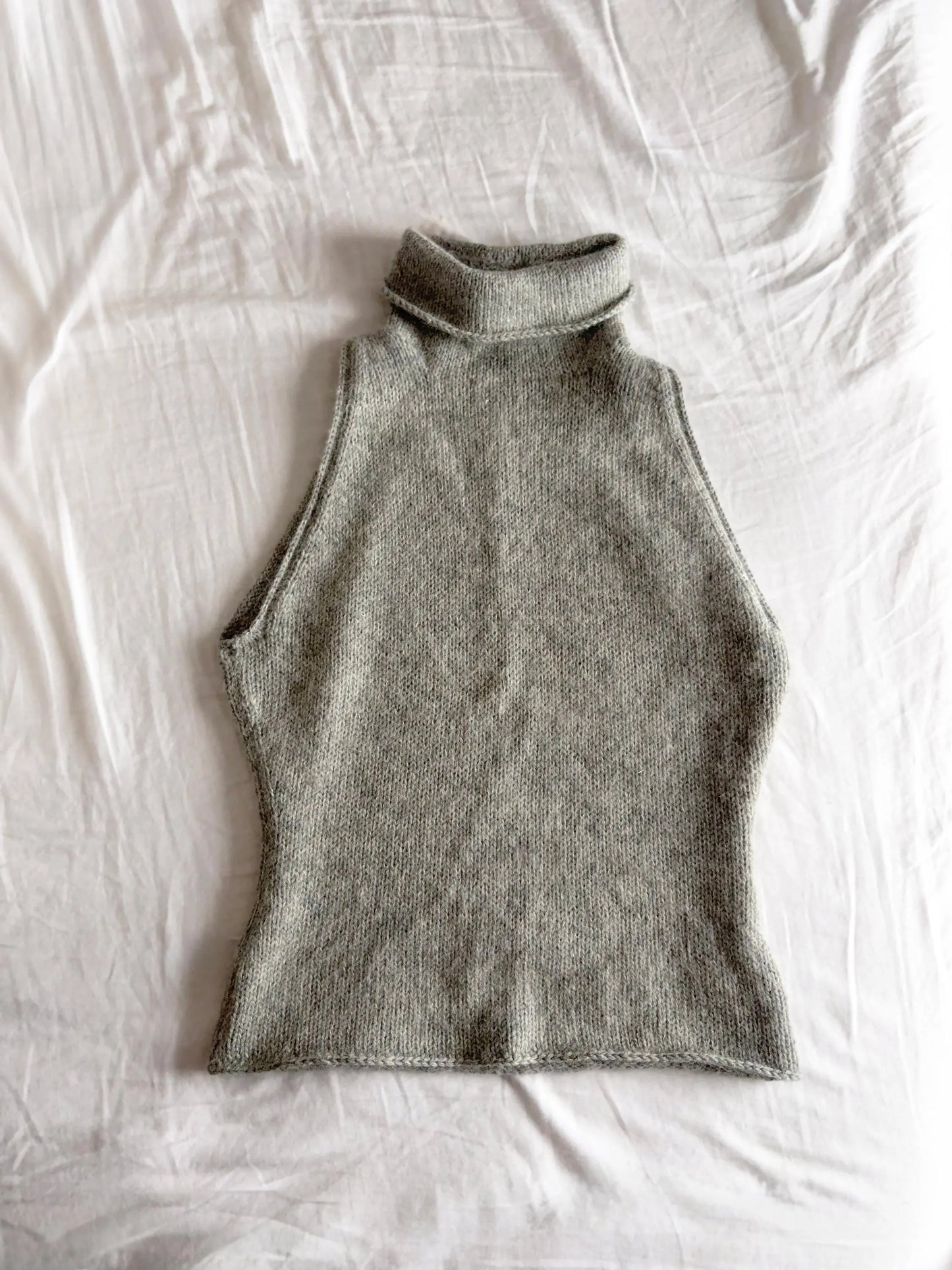 High-Neck Fitted Halter Knitting Pattern