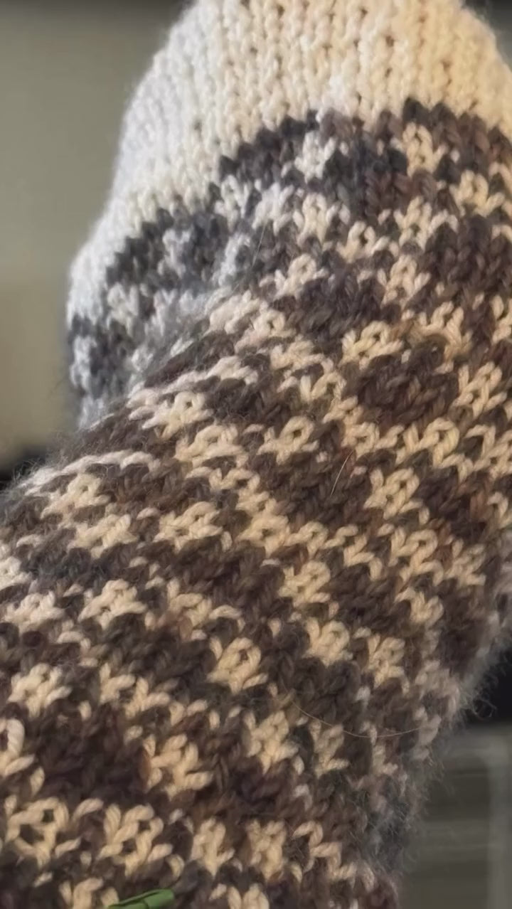 Two Color Cozy Socks knitting pattern — source video