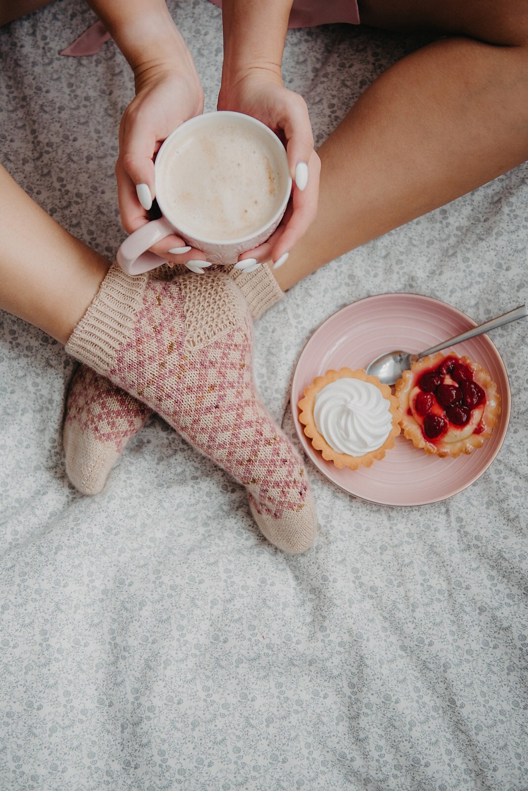 Two Color Cozy Socks knitting pattern — view 01